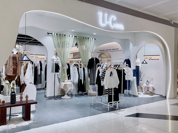 U-Cevel女装店面图