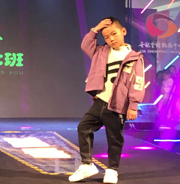 三年七班童装亮相金源Fashion week